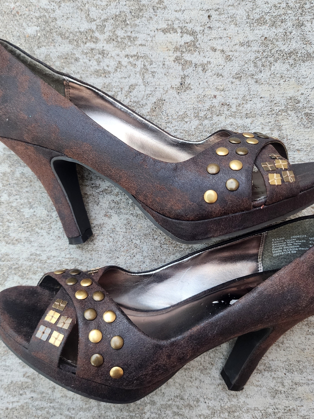 L.E.I Stash Rustic Brown Studded Open Peep Toe Pumps Heels Size 7.5